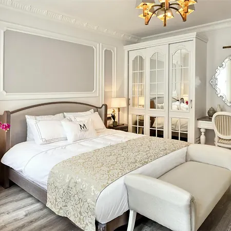 Mirrors Taksim Center