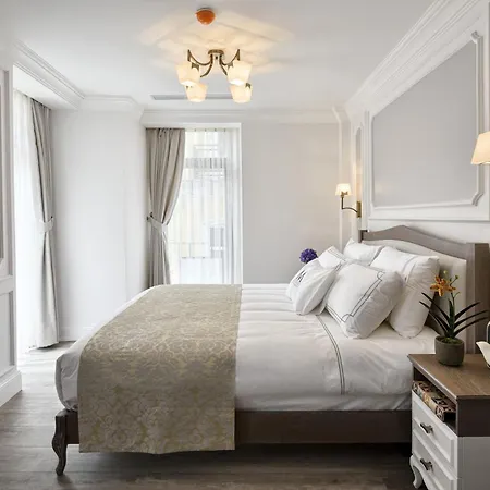 Hotel Mirrors Taksim Center 4*