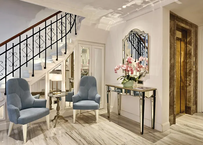 Hotel Mirrors Taksim Center 4*