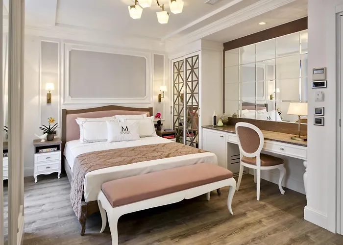 Mirrors Taksim Center 4*