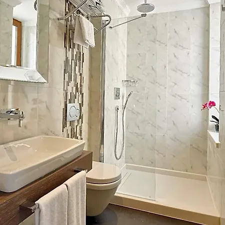 Mirrors Taksim Center 4* Istanbul