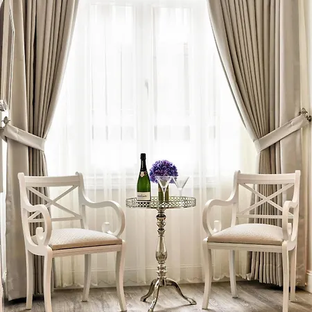 Mirrors İstanbul