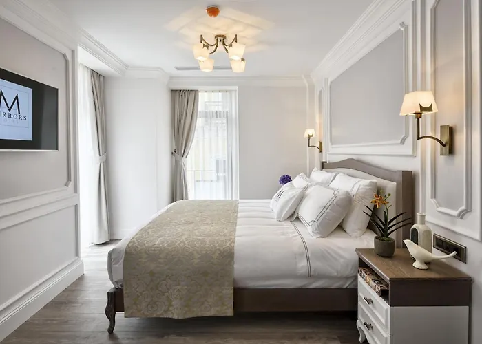 Hotel Mirrors Taksim Center 4*