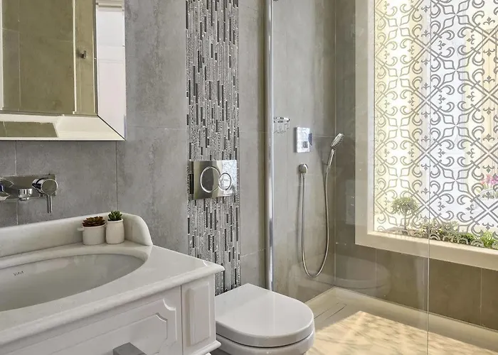 Hotel Mirrors Taksim Center 4*