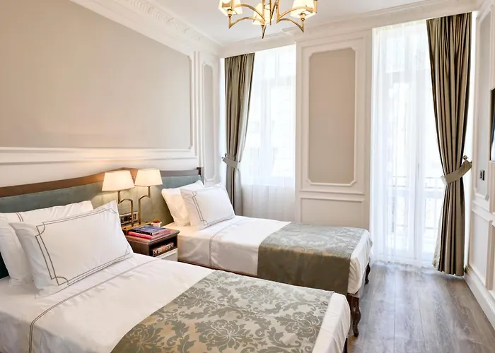 Mirrors Taksim Center Hotel 4*