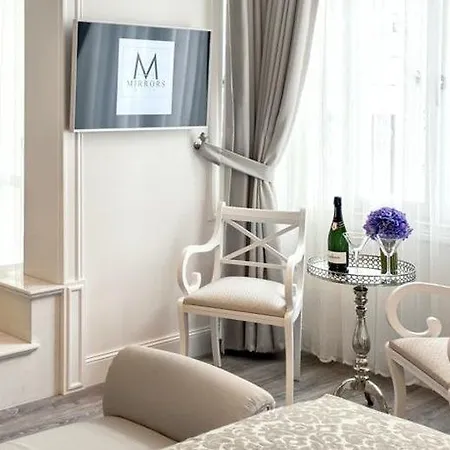 Mirrors Hotel 4*