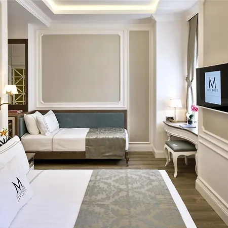 Mirrors Hotel