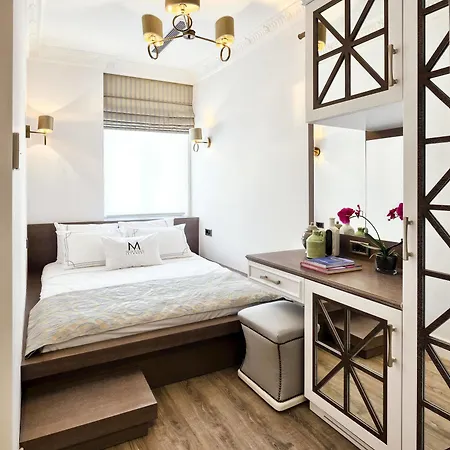 Hotel Mirrors 4*
