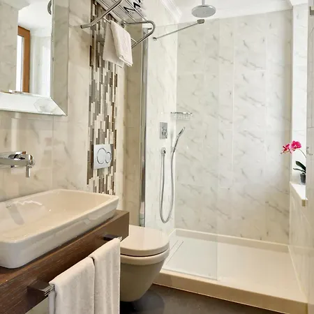 Mirrors Taksim Center